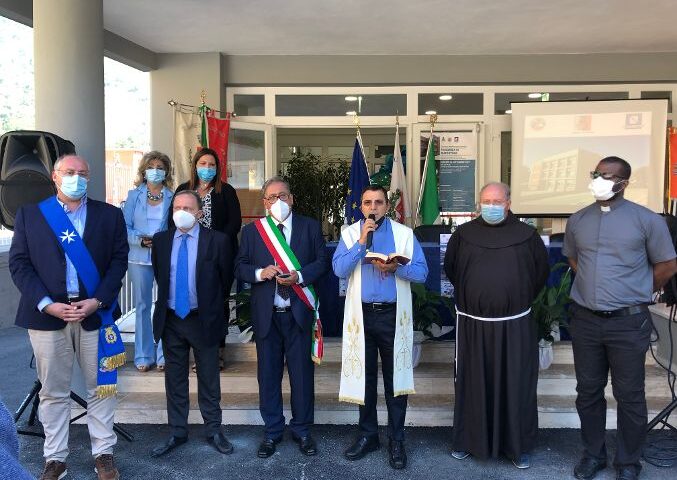 A BRACIGLIANO TAGLIO DEL NASTRO DELLA SCUOLA FILZI CON BONAVITACOLA E STRIANESE