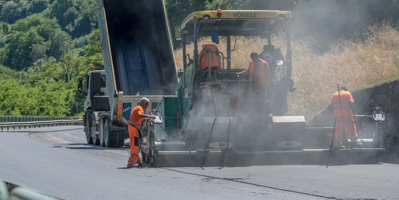 Strada Provinciale 44, a Caggiano i lavori di rifacimento pavimentazione  