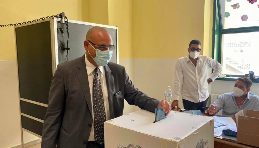 Comunali Salerno, anche Cammarota stamani al voto