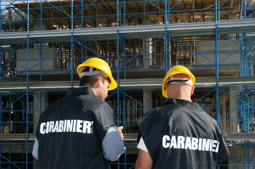 Salerno, lavoro nero e carenza di sicurezza tra le attività commerciali e i cantieri edili: multe e sospensioni delle attività