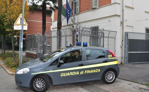 Frode scoperta dalla Guardia di Finanza, sequestri per 12,5 milioni. Sigilli anche a Salerno