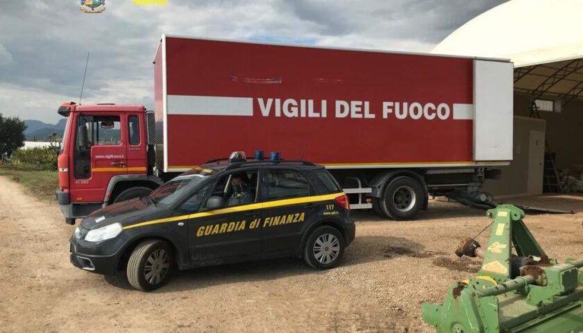 La Guardia di Finanza dona ai vigili del fuoco 5mila litri di gasolio agricolo sequestrato