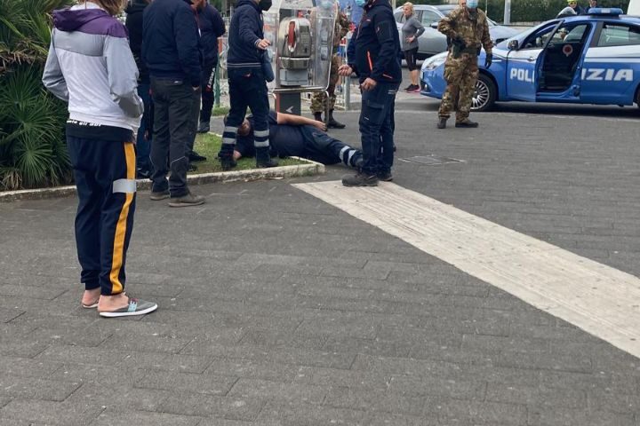 Dipendente di Salerno Pulita aggredito e picchiato in piazza della Concordia da due extracomunitari
