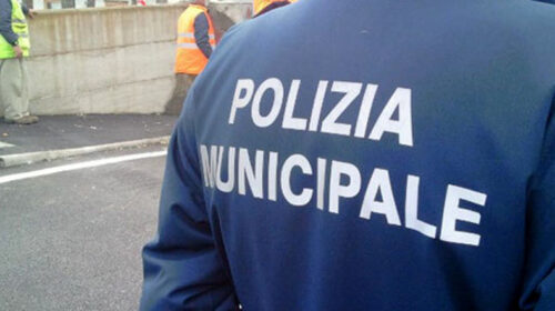 Salerno, la polizia municipale salva anziana sola in casa