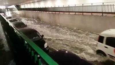 Bomba d’acqua su Salerno, sottopassi allagati e disagi