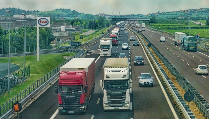 Sciopero dei trasporti, bloccata rampa autostradale a Napoli e a Roma