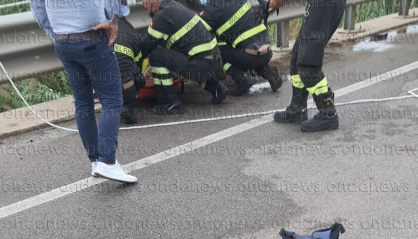 Battipaglia, giù dal ponte del Tusciano: salvato 30enne