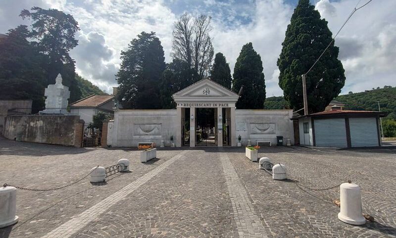 A ROCCAPIEMONTE INIZIATI I LAVORI DI RIQUALIFICAZIONE  AL CIMITERO COMUNALE  E IN PIAZZA LOMBARDI   