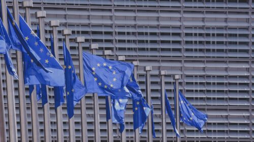 Tribunale Ue sospende sanzioni contro pilota di Formula 1, figlio di un oligarca