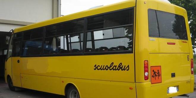Covid a Mercato San Severino, scuolabus colpito: 48 in isolamento