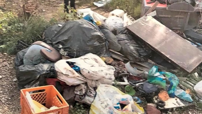 Salerno: discarica a cielo aperto a Giovi, bonificata l’area