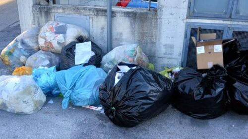 Salerno, errato conferimento rifiuti: scuole, condomini e uffici multati