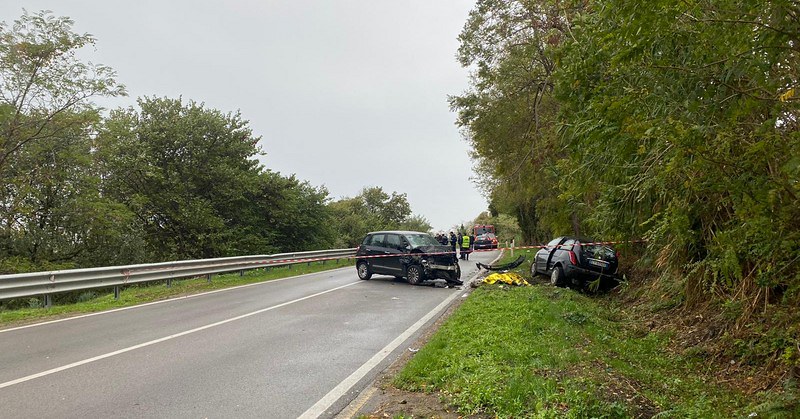 Battipaglia/Eboli, scontro tra auto: muore la 38enne Vincenza Avallone, gravemente ferita la figlioletta di 2 anni