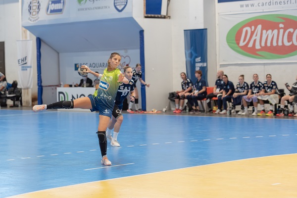 Tempo di EHF European Cup per la Jomi Salerno: venerdì e sabato in Serbia la doppia sfida contro il  Bekament Bukovica Banja.  Risolto il contratto con la russa Yulia Kavronina