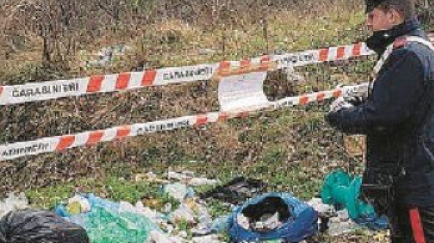 Giungano, sequestrato vallone diventato discarica abusiva: denunciato un 70enne