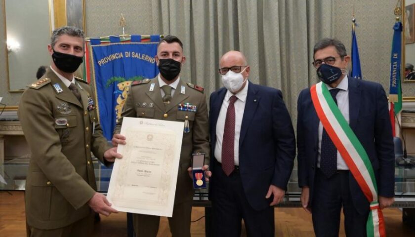 Salerno, onorificenze al personale dell’Esercito