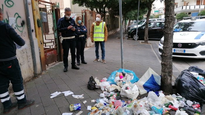 Rifiuti, multe agli incivili nella zona orientale di Salerno