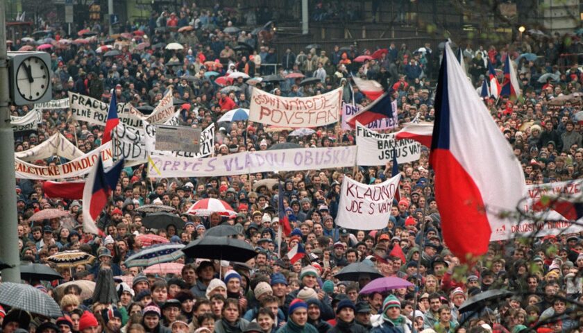 Il 17 novembre di 33 anni fa la Rivoluzione di Velluto scaccia la dittatura comunista da Praga
