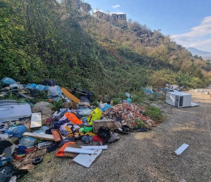 Sarno, discarica a cielo aperto al Saretto: Comune costretto a bonificare