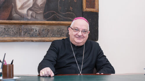 Diocesi Nocera-Sarno, la denuncia: “Creato profilo social falso del vescovo Giudice”