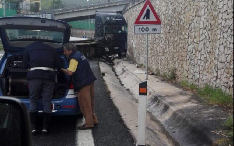 Incidente sul Raccordo Salerno/Avellino: un ferito