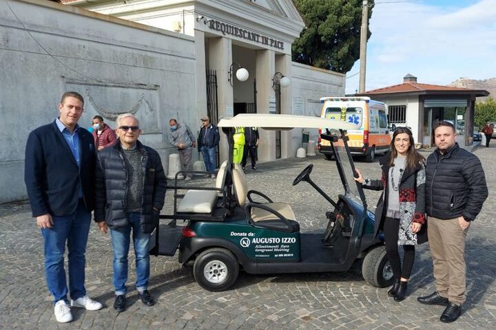 ROCCAPIEMONTE, SPOSTAMENTI AL CIMITERO PER PERSONE CON DIFFICOLTA’ DI DEAMBULAZIONE: DONATA AL COMUNE UN’AUTO ELETTRICA 