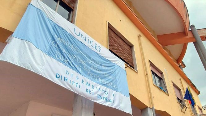 Giornata internazionale sui diritti dell’infanzia e l’adolescenza, il Comune di Roccapiemonte si illumina di blu