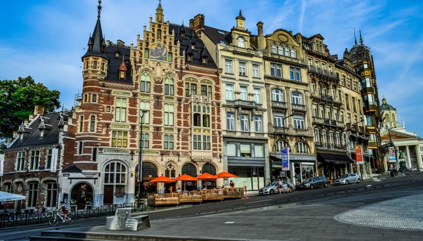 Misure anti covid, scontri e proteste a Bruxelles. In Olanda nella notte 40 arresti