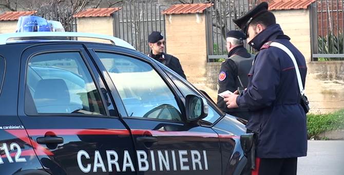 Mazzetta da 1500 euro per un’occupazione di una casa: ai domiciliari due coniugi, in carcere funzionario Acer (ex Iacp)