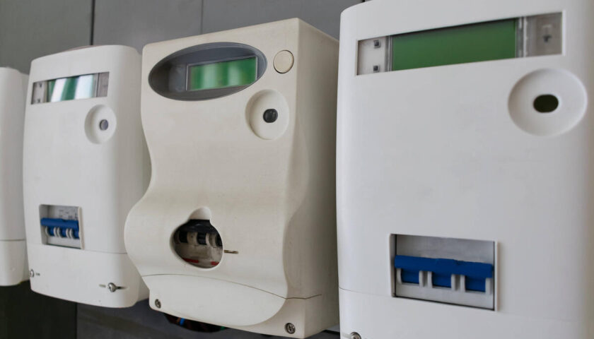 Furto di energia elettrica, arrestato commerciante Tiktoker con 140mila followers