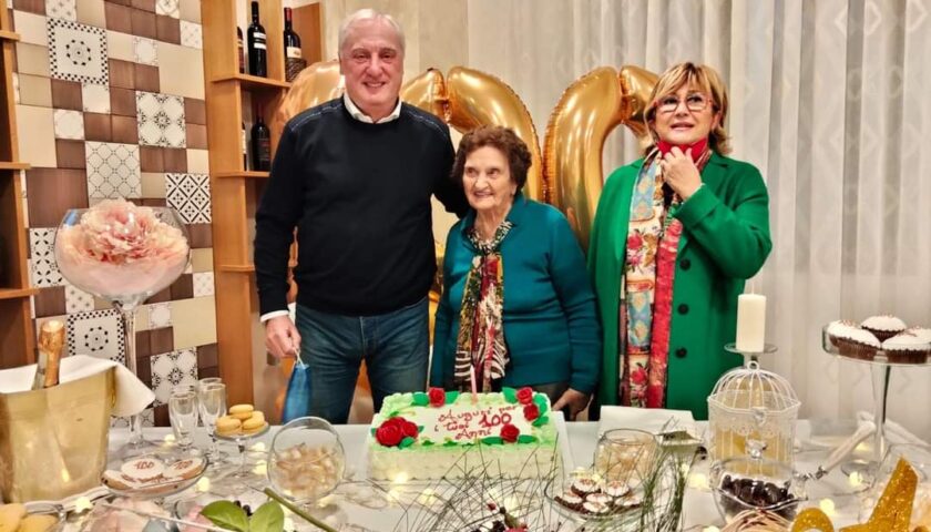 Baronissi, nonna Annamaria spegne le 100 candeline