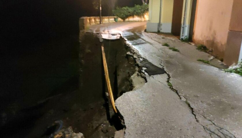 Cava de’ Tirreni, nella notte frana la strada in località Badìa