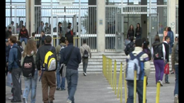 Entrate, uscite e trasporto pubblico: i genitori degli alunni del Focaccia scrivono al prefetto di Salerno