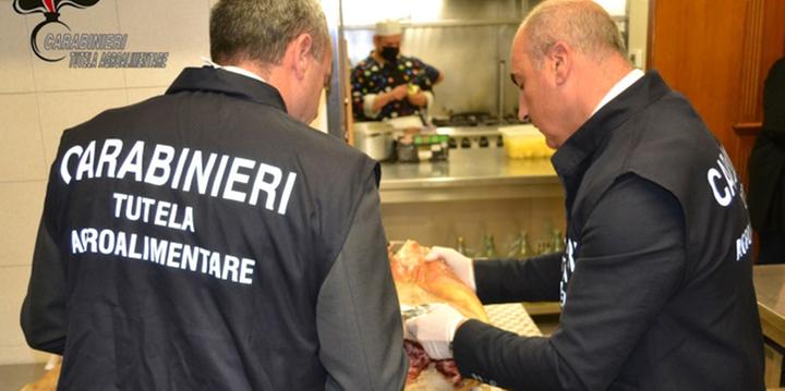 Falsi prodotti Dop e prodotti scaduti, 13 pizzerie denunciate