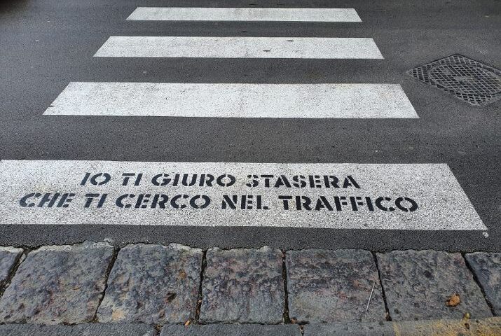 Nocera Inferiore si sveglia con messaggi sulle strisce pedonali del centro città