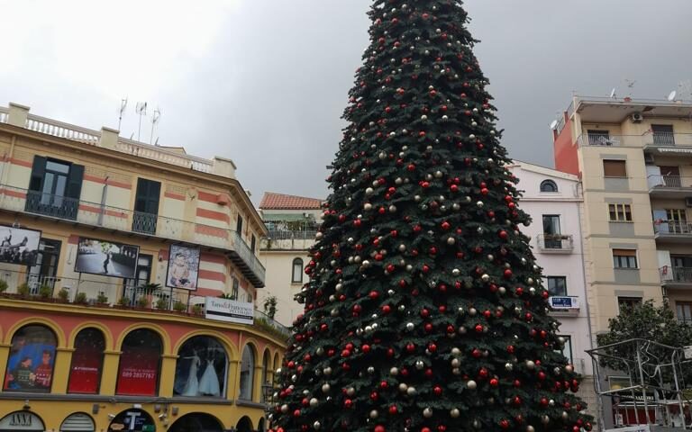 Luci d’Artista a Salerno, si parte oggi alle 16,30. Ecco il piano traffico