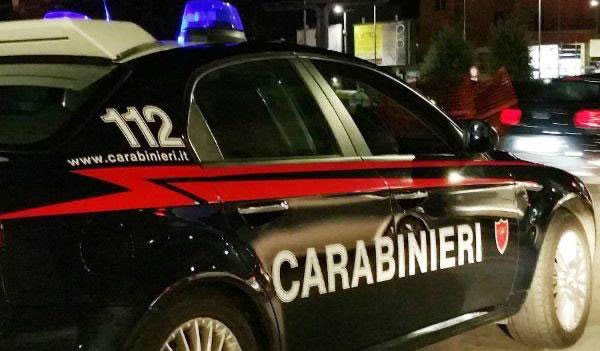 Tatuaggio sul volto, vestito da finanziere: arrestato ebolitani ad Arezzo