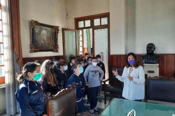 Cava de’ Tirreni, gli alunni della “Balzico” consegnano plastico della città al sindaco