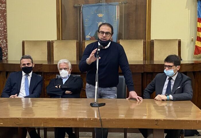 Salerno, non ci saranno più in strada le campane di vetro