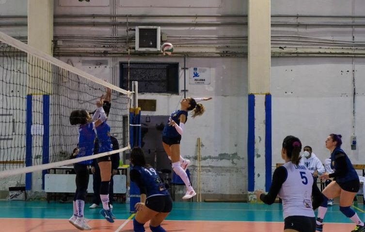 GLS Salerno Guiscards, il team volley chiude il 2021 con un successo nel derby col CS Pastena