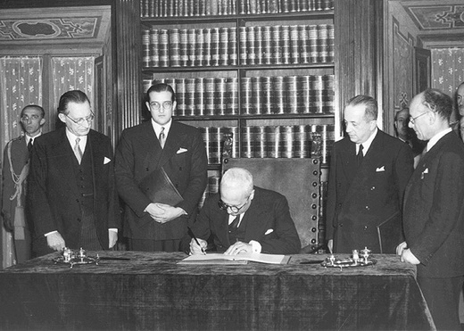 Il 27 dicembre del 1947 promulgata la Costituzione della Repubblica Italiana