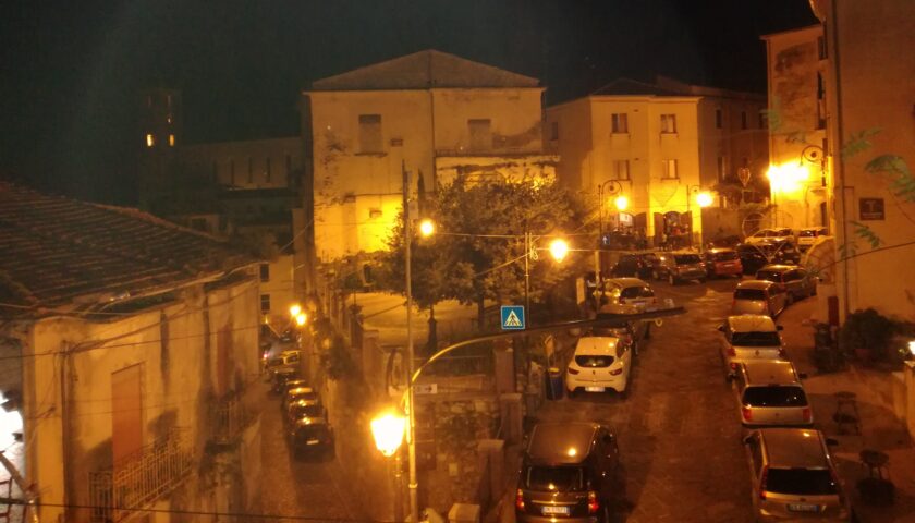 Eboli, il sindaco chiude i bar il 31 dicembre dopo una vigilia di Natale tra risse e caos