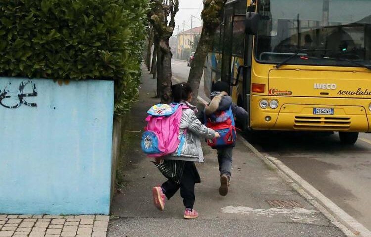 Fisciano, assistente scuola-bus positiva al covid: alunni in quarantena e in Dad