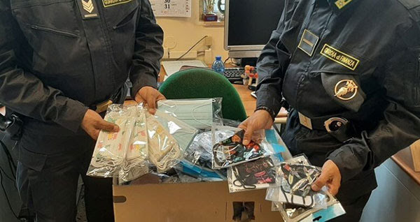 Salerno sequestrati 10mila articoli tra cui mascherine