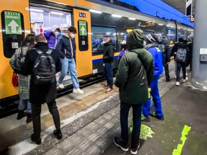 Da oggi nei bar, nei bus e negli aerei solo con il super green pass