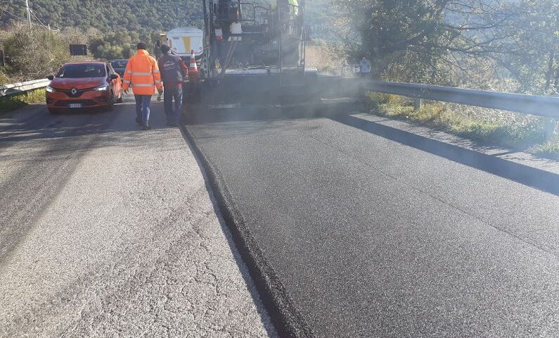 Mingardina. In corso di completamento i lavori sulla SR 562