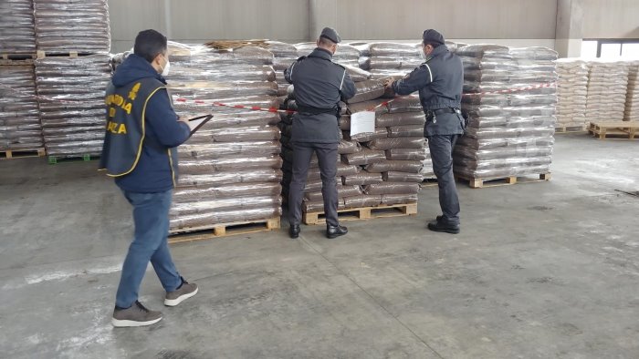 Codici: smascherata l’ennesima truffa del pellet, base a Ferrara e vittime in tutta Italia