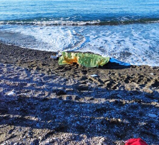 Salerno, trovato uomo morto sulla spiaggia di Torrione: si indaga
