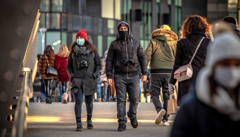 Ancora 10 giorni mascherine all’aperto