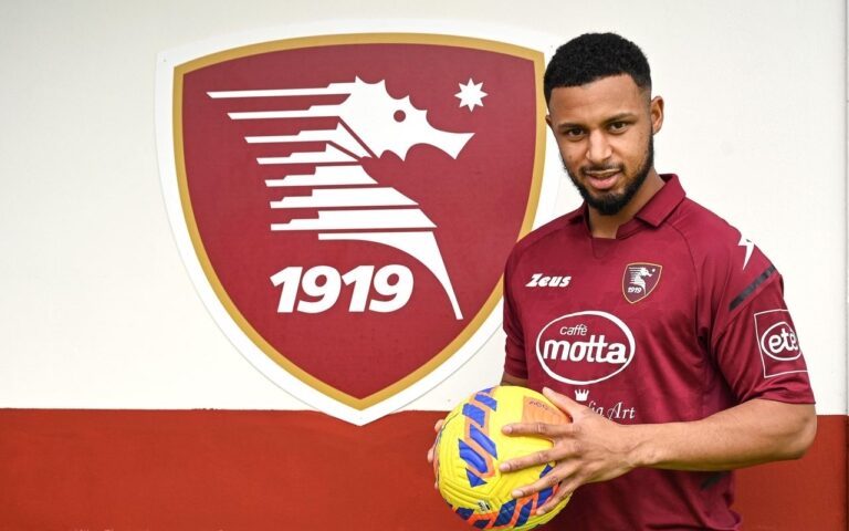 Salernitana scatenata: preso l’attaccante Lys Émilien Mousset, Simy ceduto al Parma